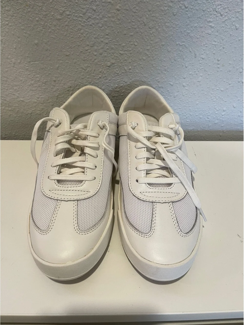 Olukai White Leather and Textile Sneakers US 8.5 / EUR 38.5